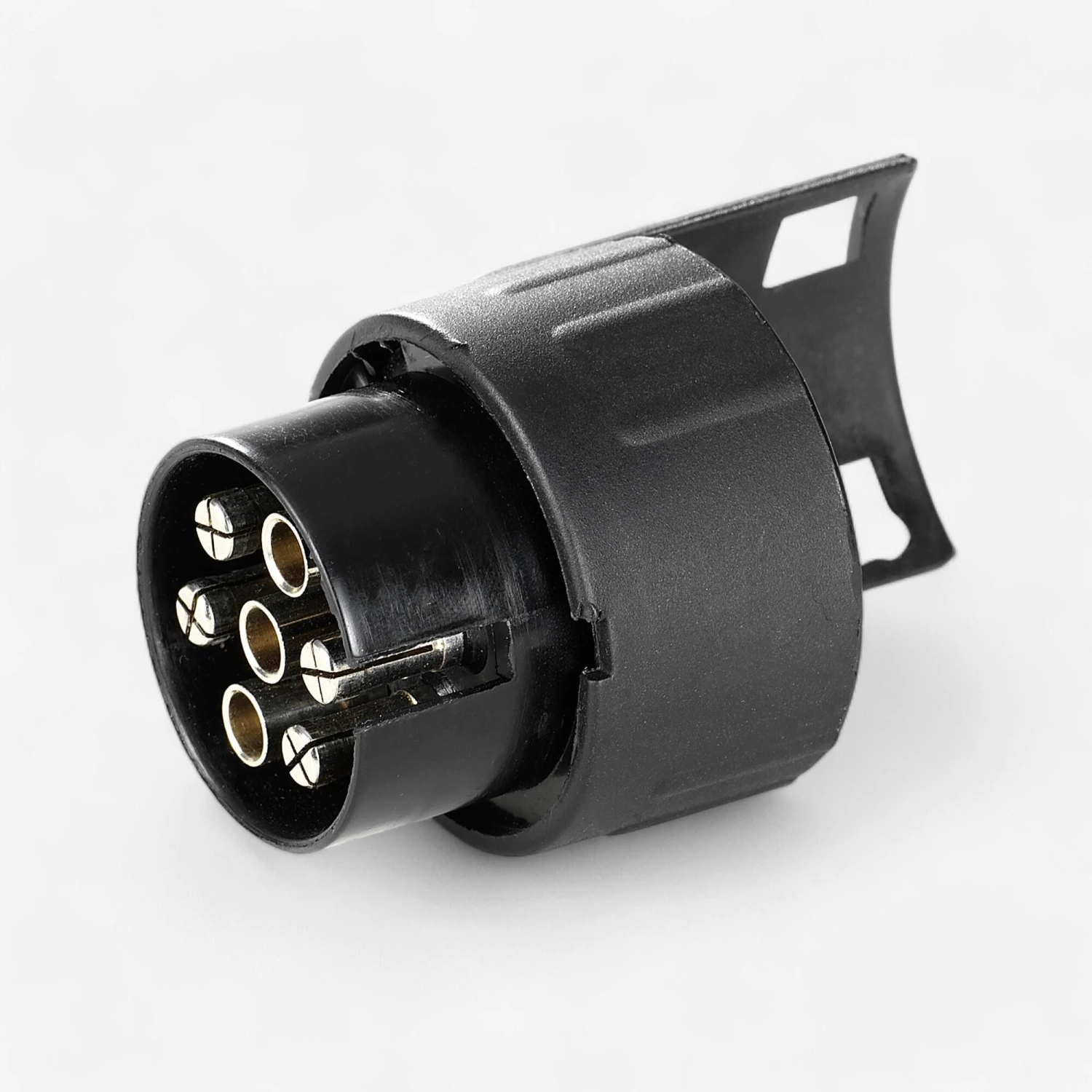 Thule Converts The 7-Pin Plug In A Car To A 13-Pin Plug