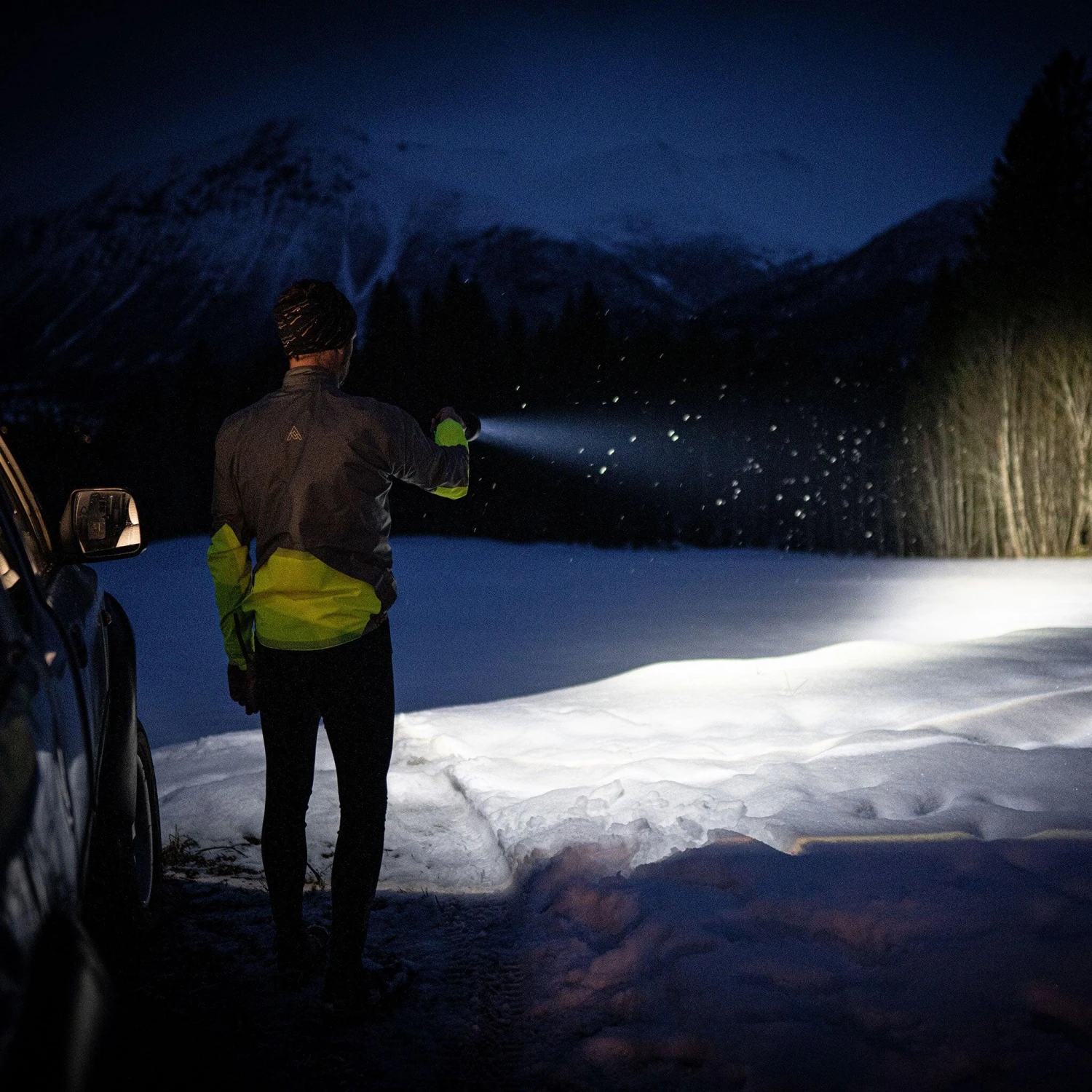 Ledlenser P18R Signature Rechargeable LED Torch - Image 5